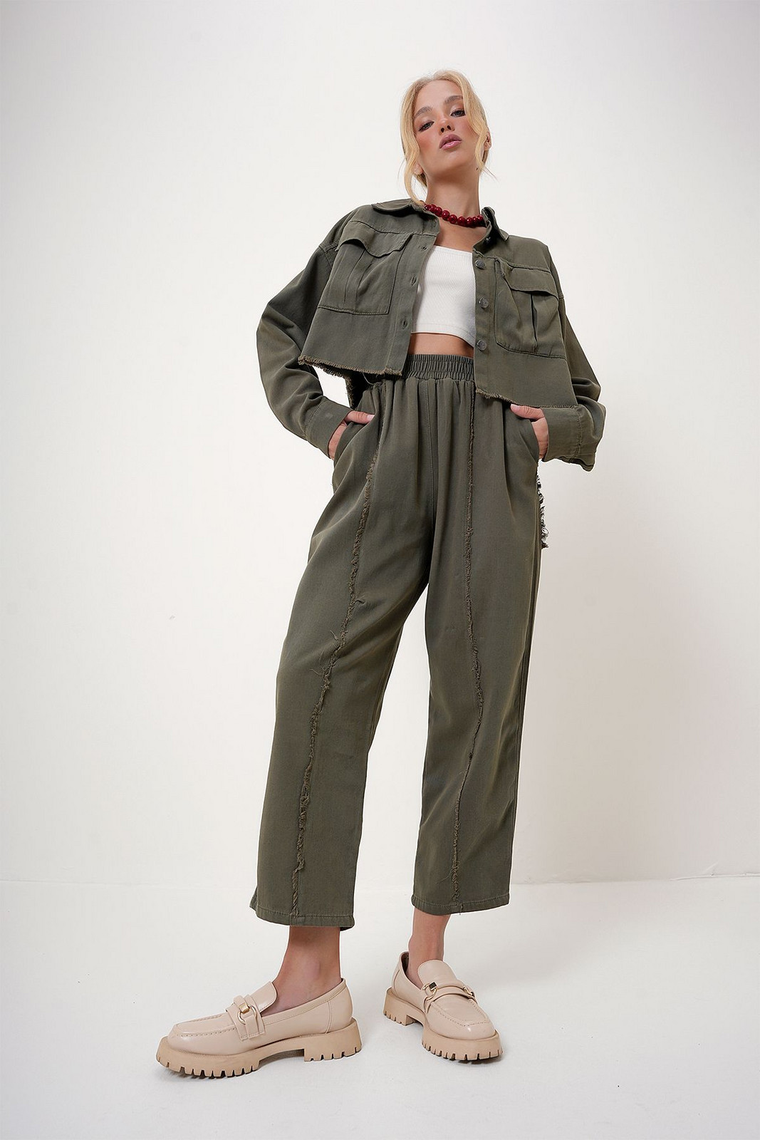 Trend Alaçatı Stili Women's Khaki Double Pocket Jacket and Stitched Detail Trousers Set