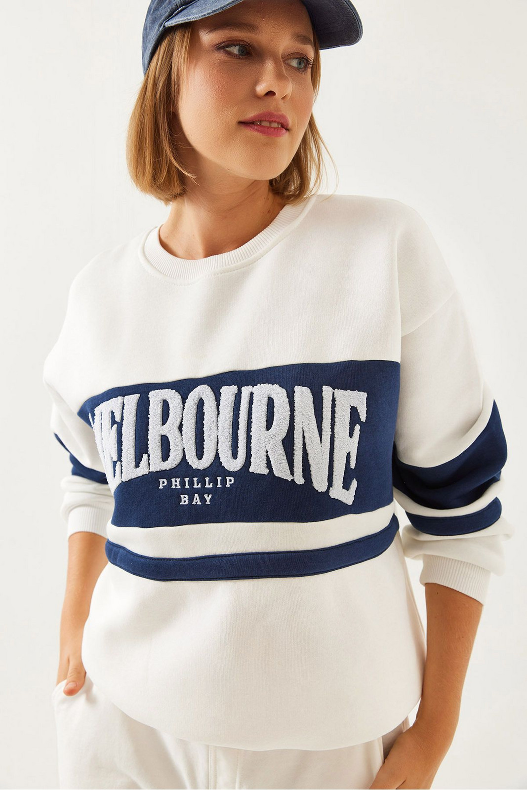 Bianco Lucci Women's Three Thread Raised Printed Sweatshirt Mb-3995
