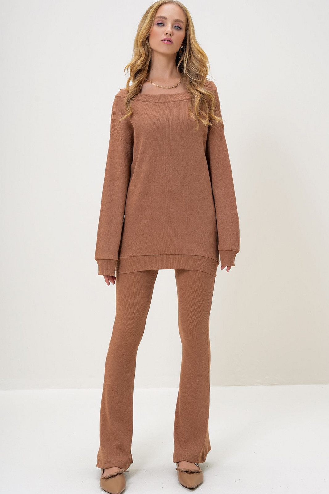 Trend Alaçatı Stili Women's Camel Boat Neck Camisole Oversize Blouse and Bell-bottom Trouser Set