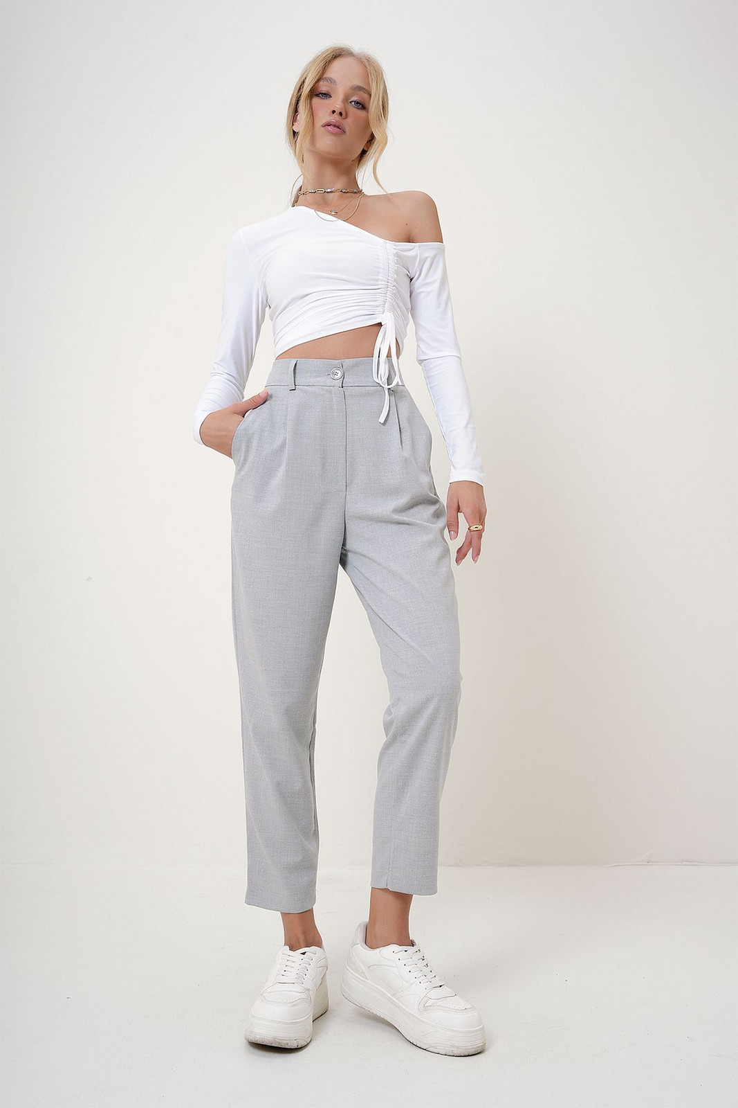 Trend Alaçatı Stili Women's Gray Belt and Stitch Detailed Fabric Trousers