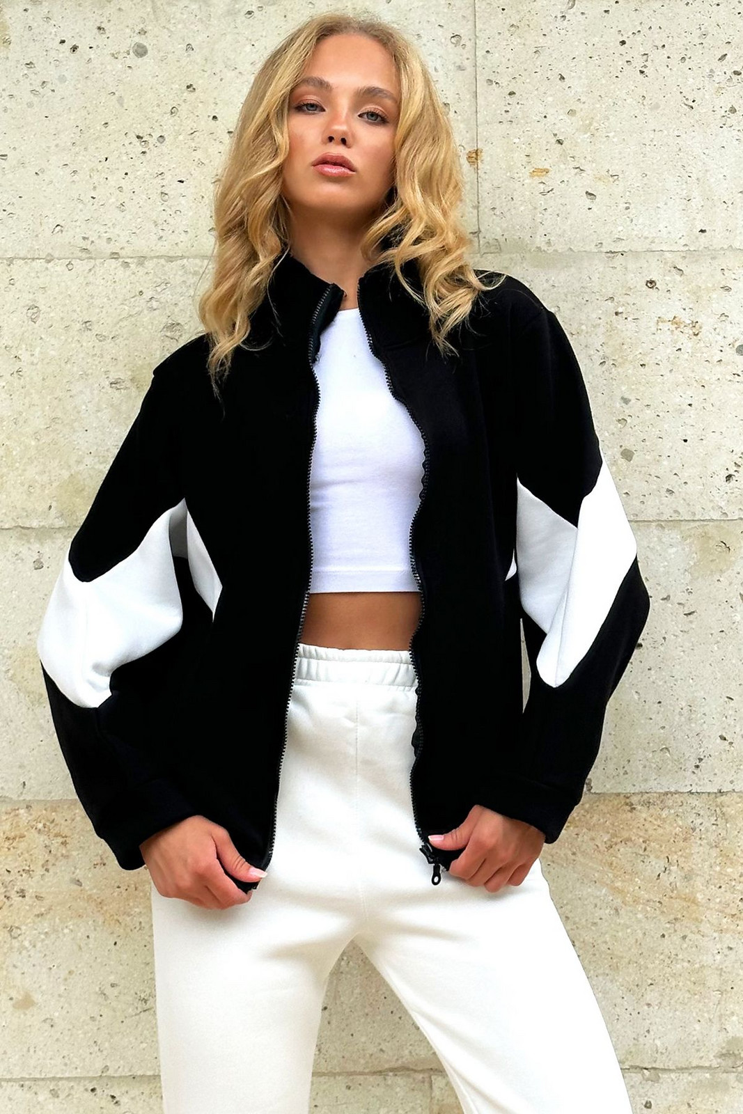Trend Alaçatı Stili Women's Black Stand Collar Zippered Asymmetric Print Detailed Sweatshirt