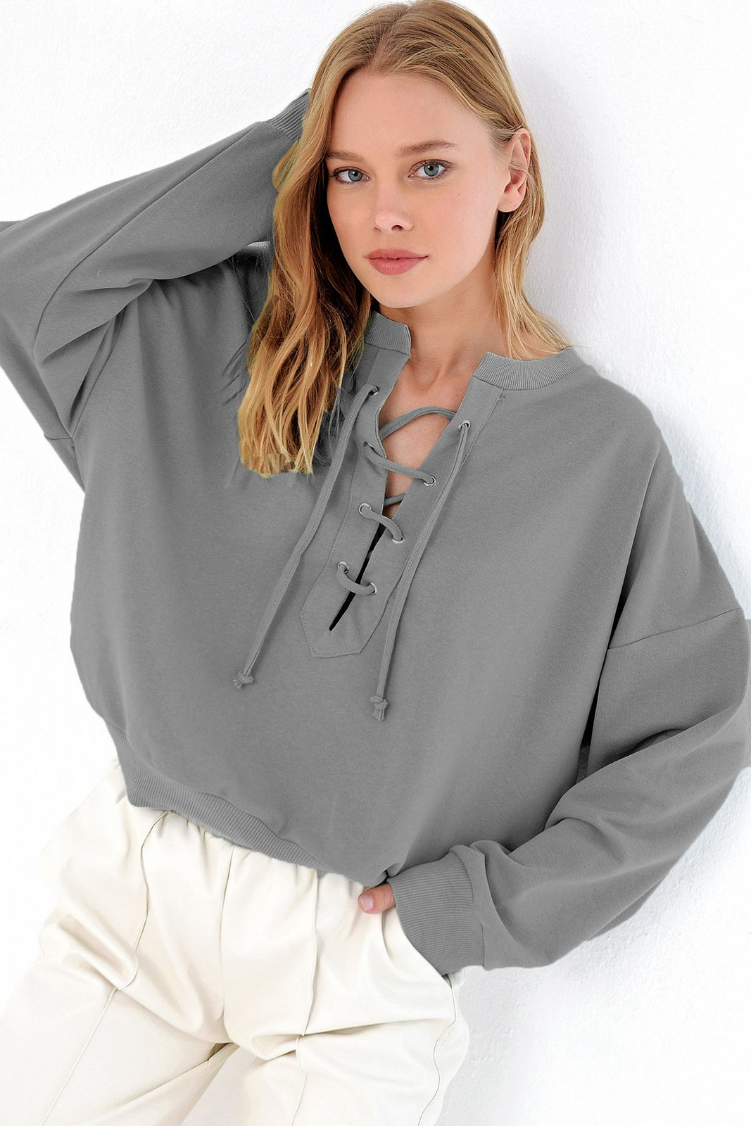 Trend Alaçatı Stili Women's Painted Gray Laced Front Oversize Sweatshirt
