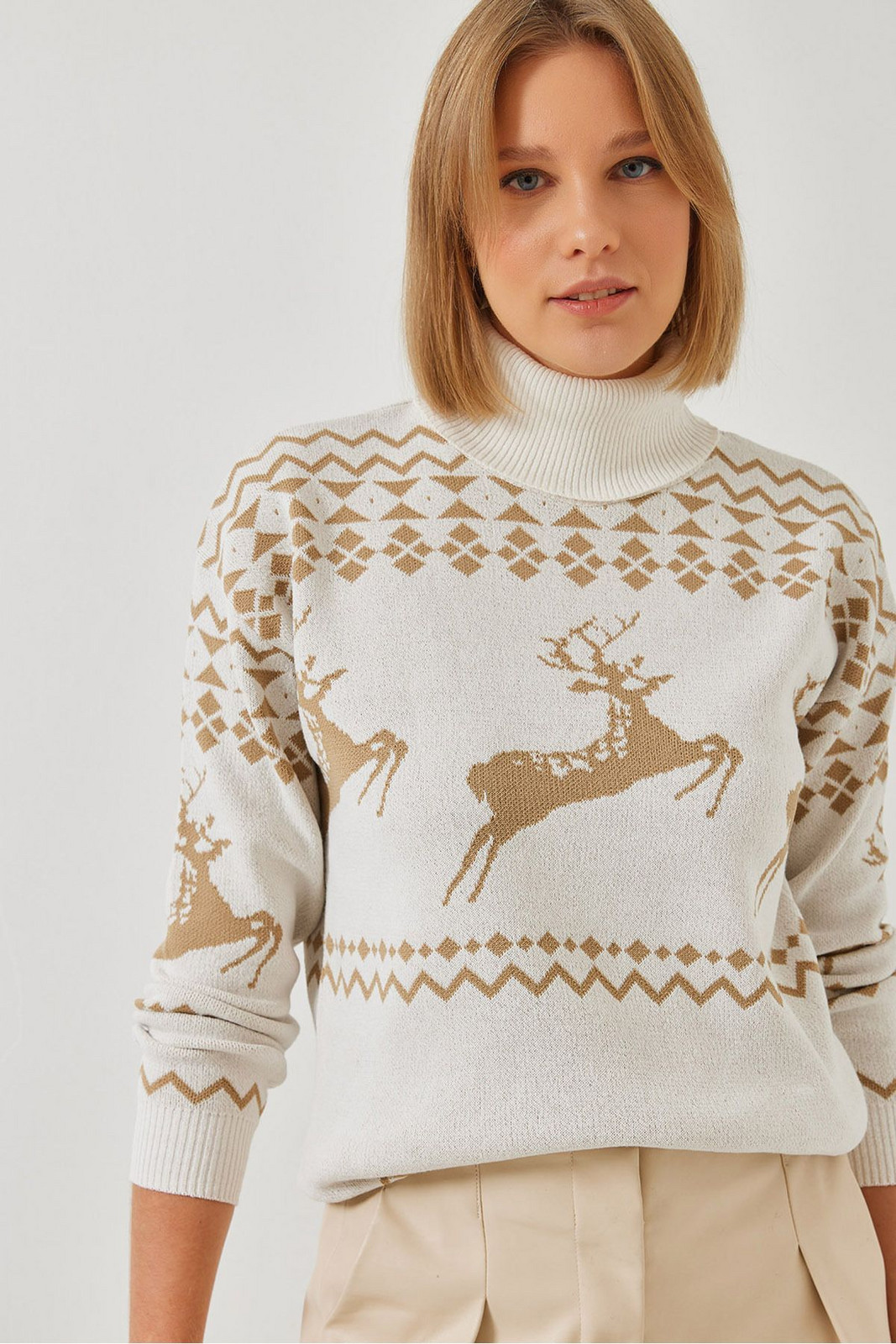 Bianco Lucci Women's Turtleneck Sweater with Deer Pattern