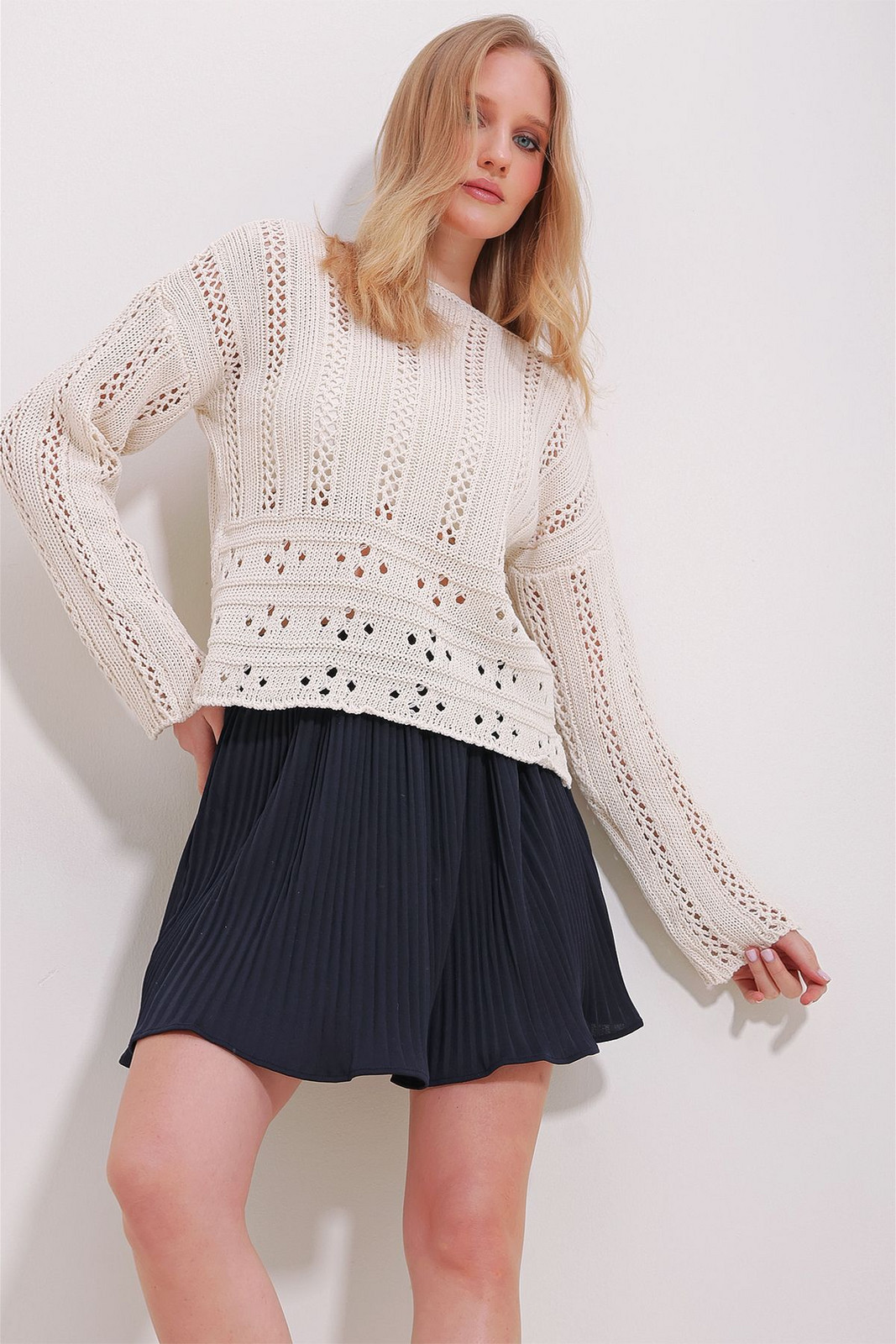 Trend Alaçatı Stili Women's Cream Boat Neck Openwork Knitted Sweater