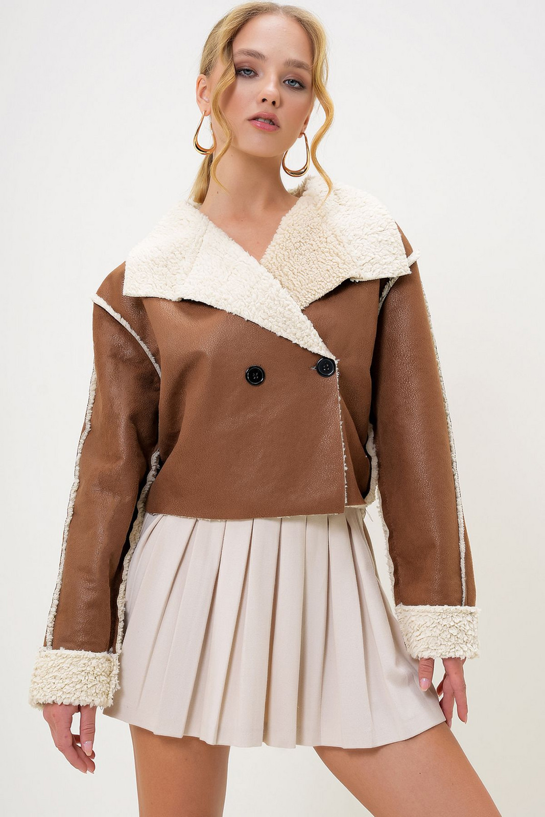 Trend Alaçatı Stili Women's Tan Double Breasted Reverse Stitched Inside Beaded Plush Faux Leather Short Jacket