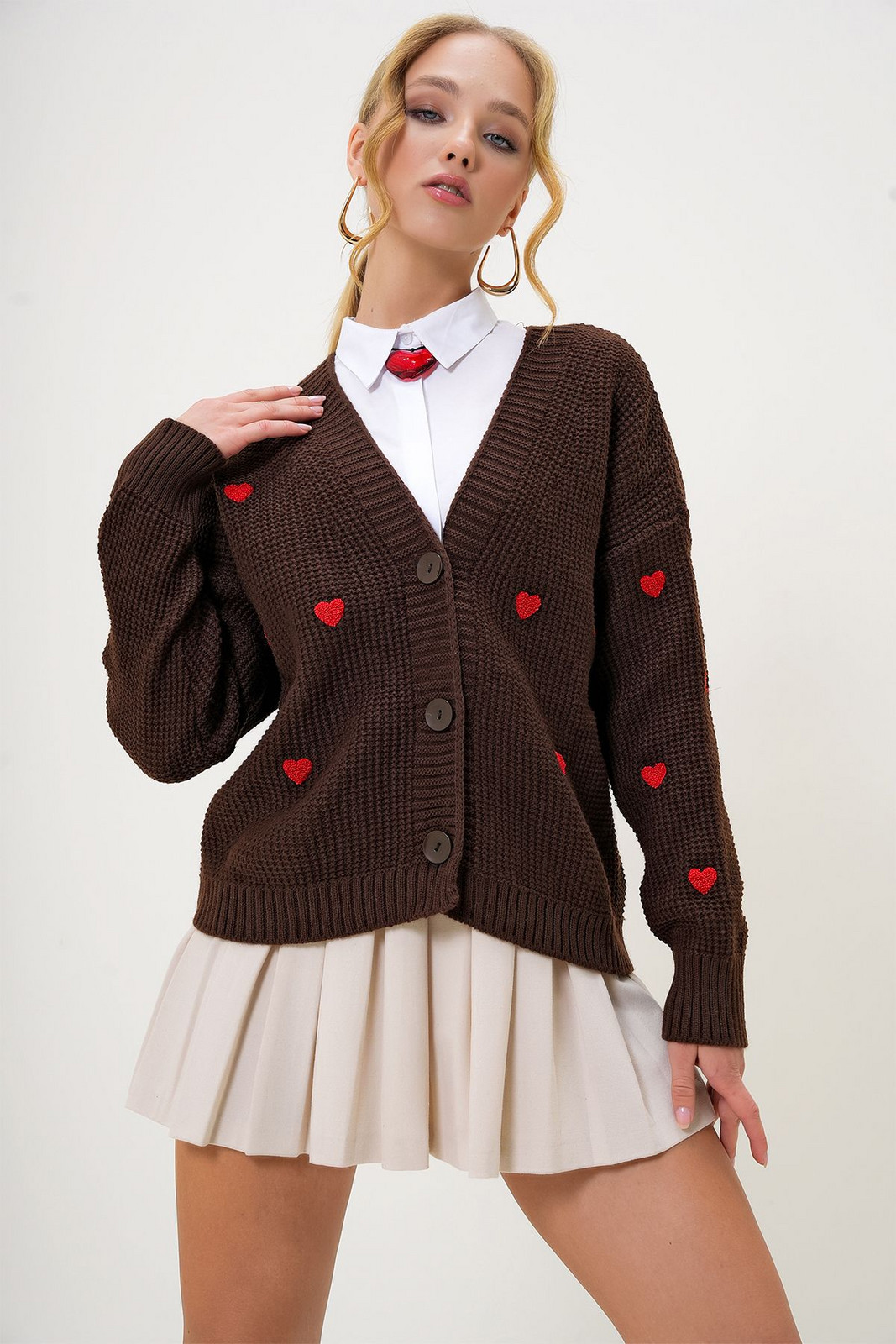 Trend Alaçatı Stili Women's Dark Brown V Neck Heart Embroidered Knitwear Cardigan