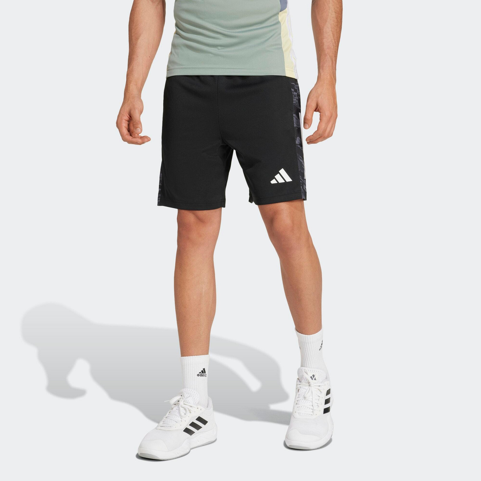 ADIDAS pánske šortky na fitness maskáčovo-čierne