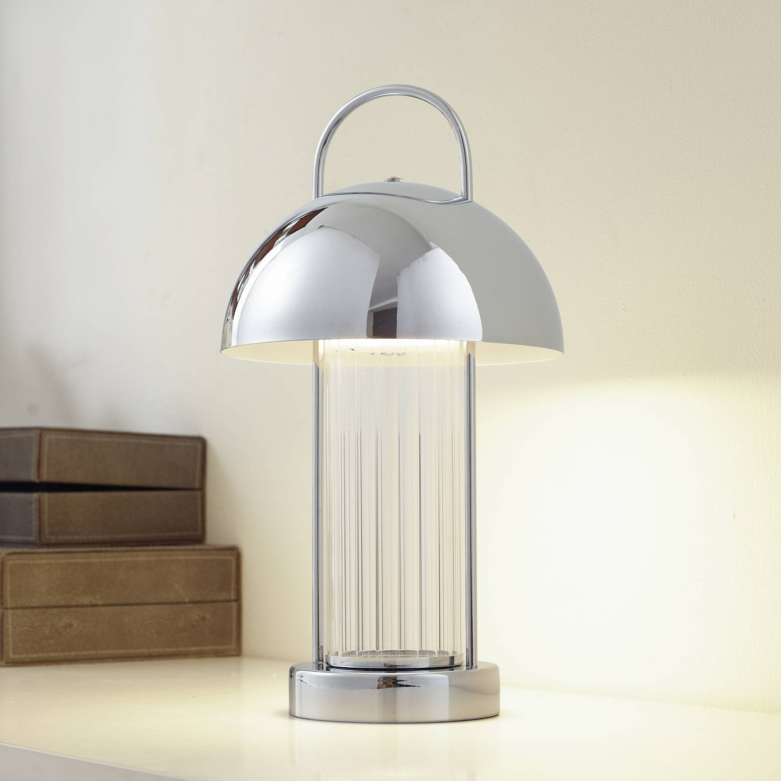Lindby LED dobíjacia stolová lampa Mareli, chróm, kov, Ø 18 cm