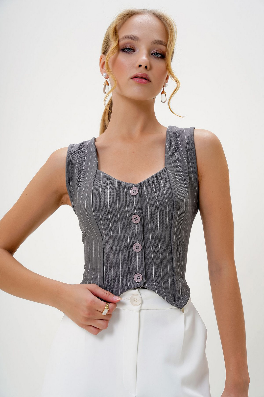 Trend Alaçatı Stili Women's Gray Heart Collar Buttoned Striped Vest