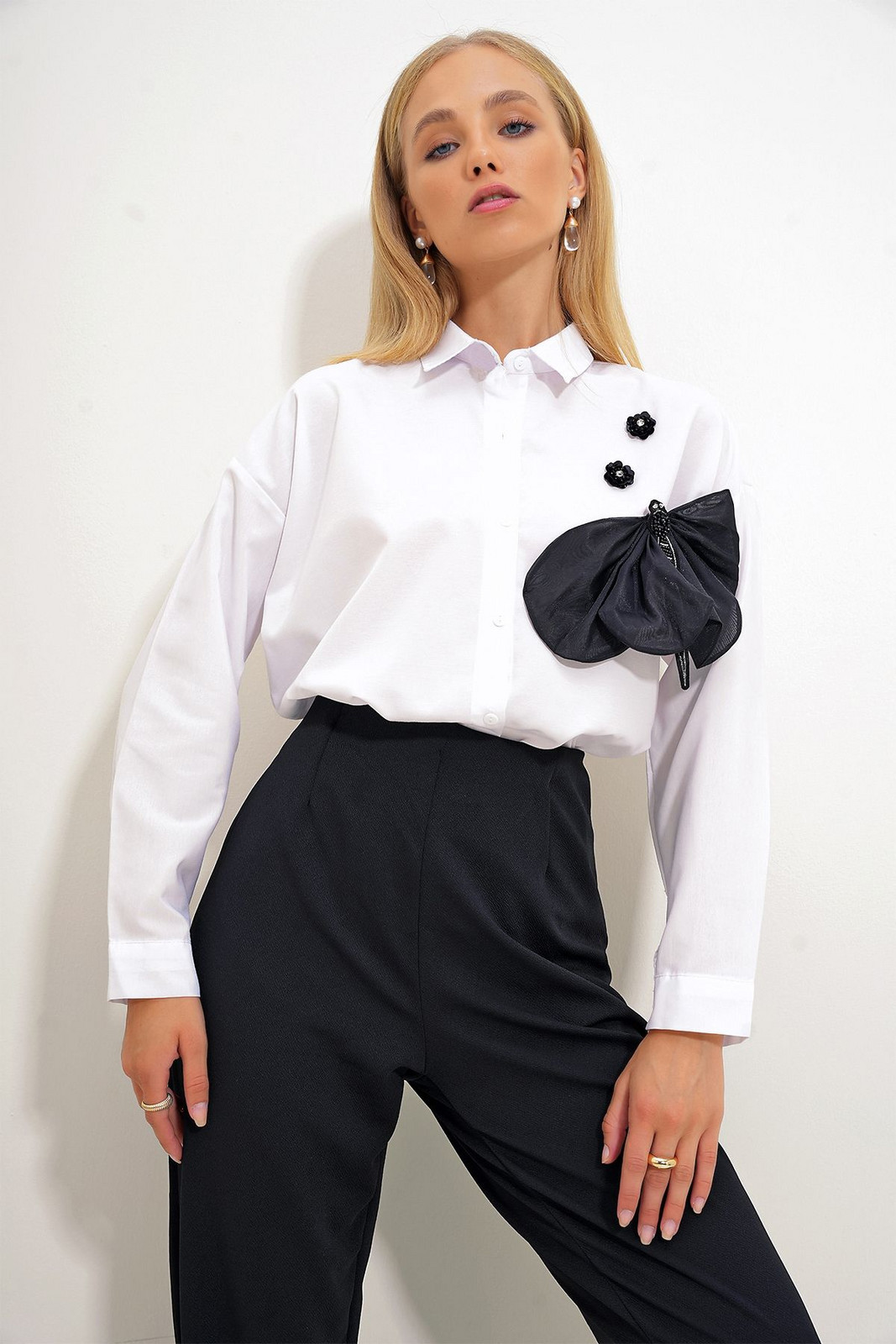 Trend Alaçatı Stili Women's White Accessory Oversize Woven Shirt
