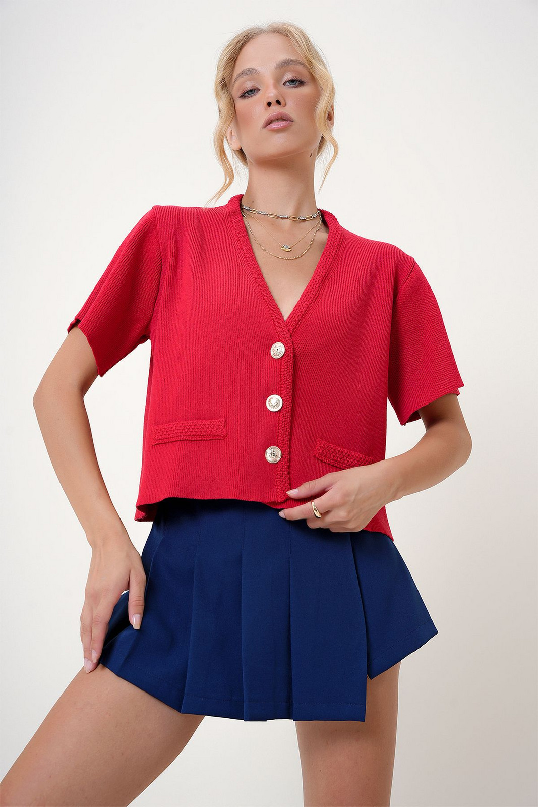 Trend Alaçatı Stili Women's Red V Neck Gold Buttoned Pocket Detailed Knitwear Cardigan