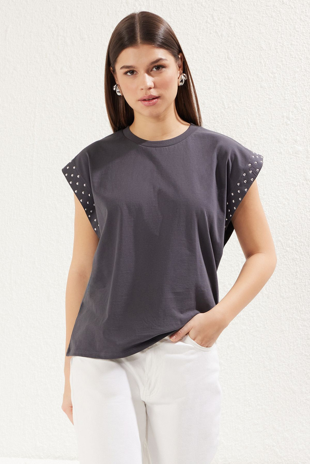 Trendyol Anthracite 100% Cotton Staple Detail Relaxed Crew Neck Knitted T-Shirt with Padded Look