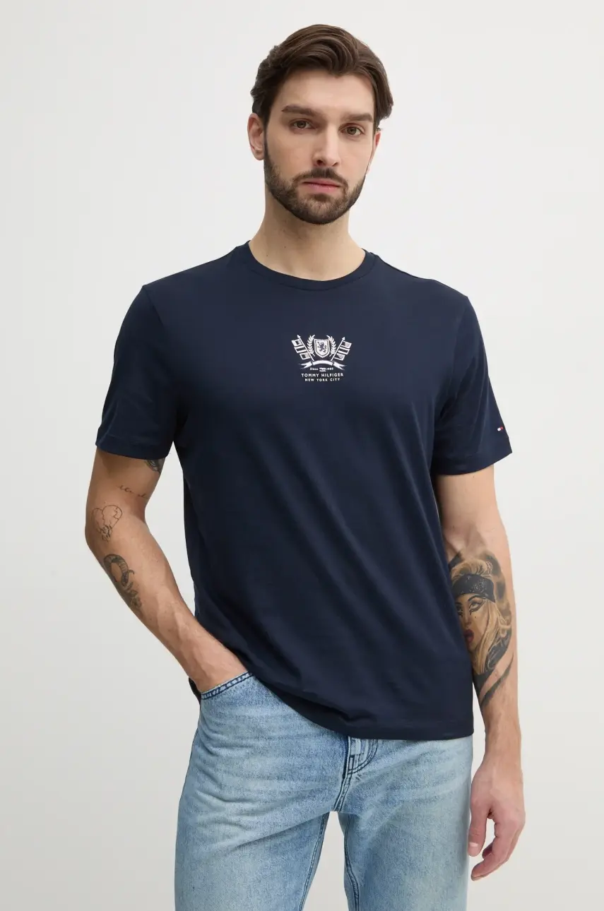 Bavlnené tričko Tommy Hilfiger pánske, tmavomodrá farba, s nášivkou, MW0MW38613