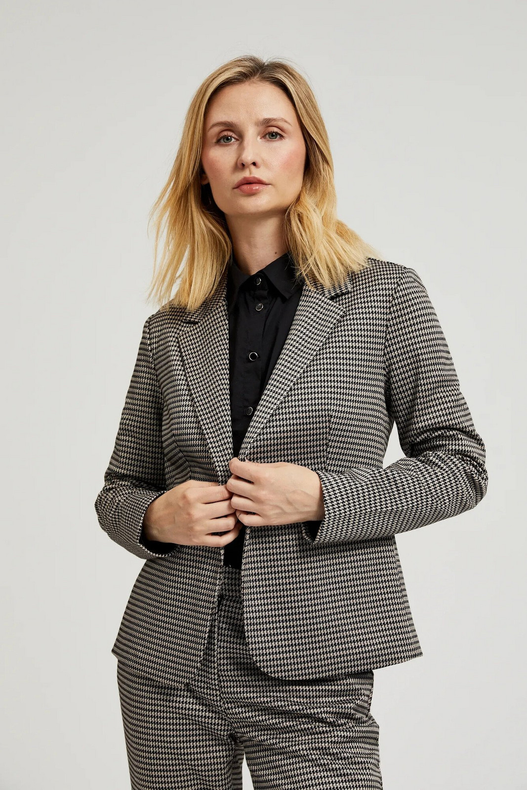 Women's single-breasted houndstooth blazer MOODO - black-beige