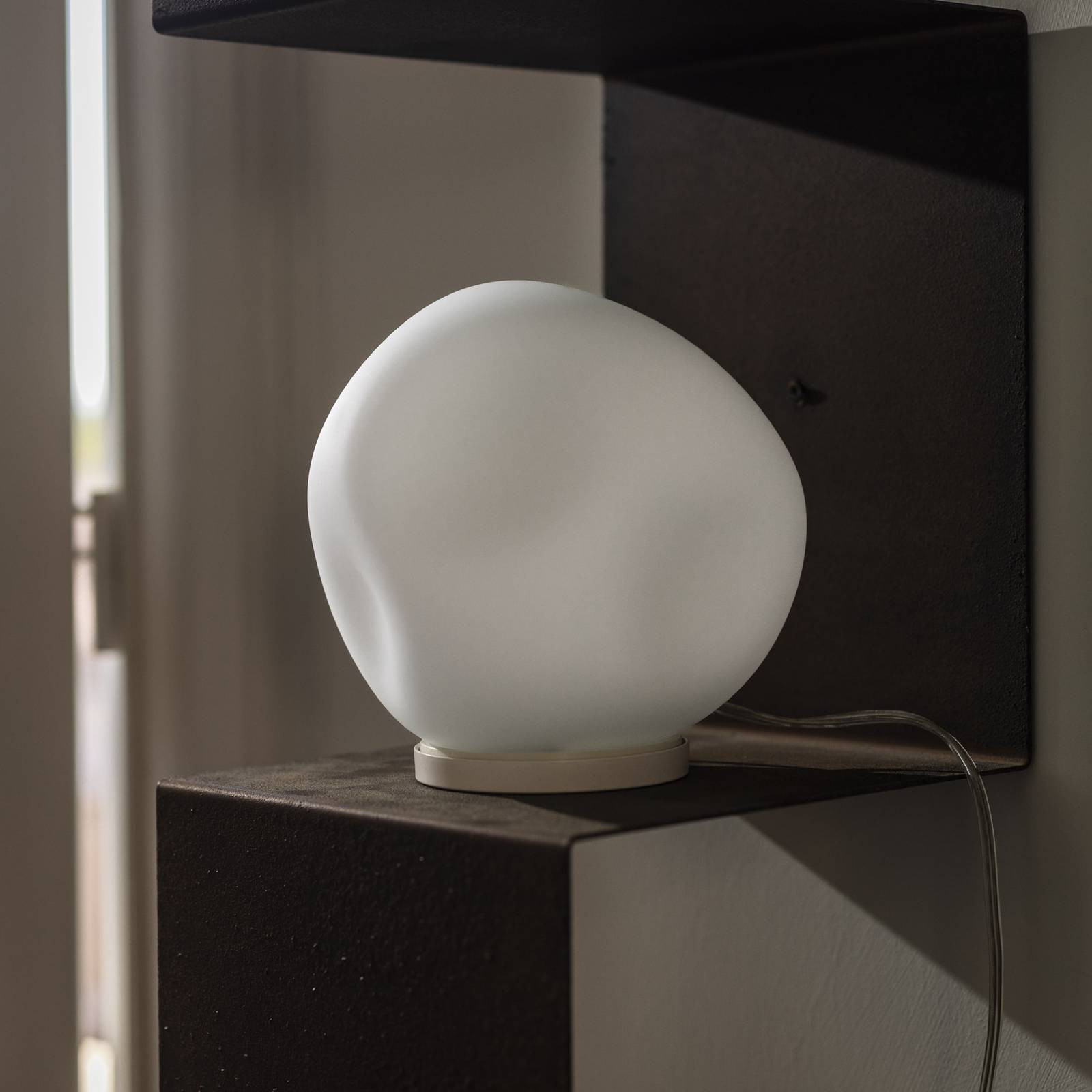 Stolná lampa Foscarini Hoba Midi, Ø 19 cm, stmievateľná, sklo