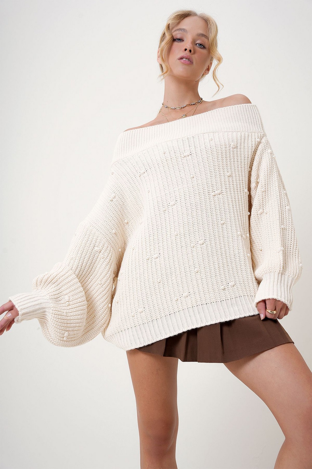 Trend Alaçatı Stili Women's Cream Madonna Collar Pearl Detailed Knitted Sweater