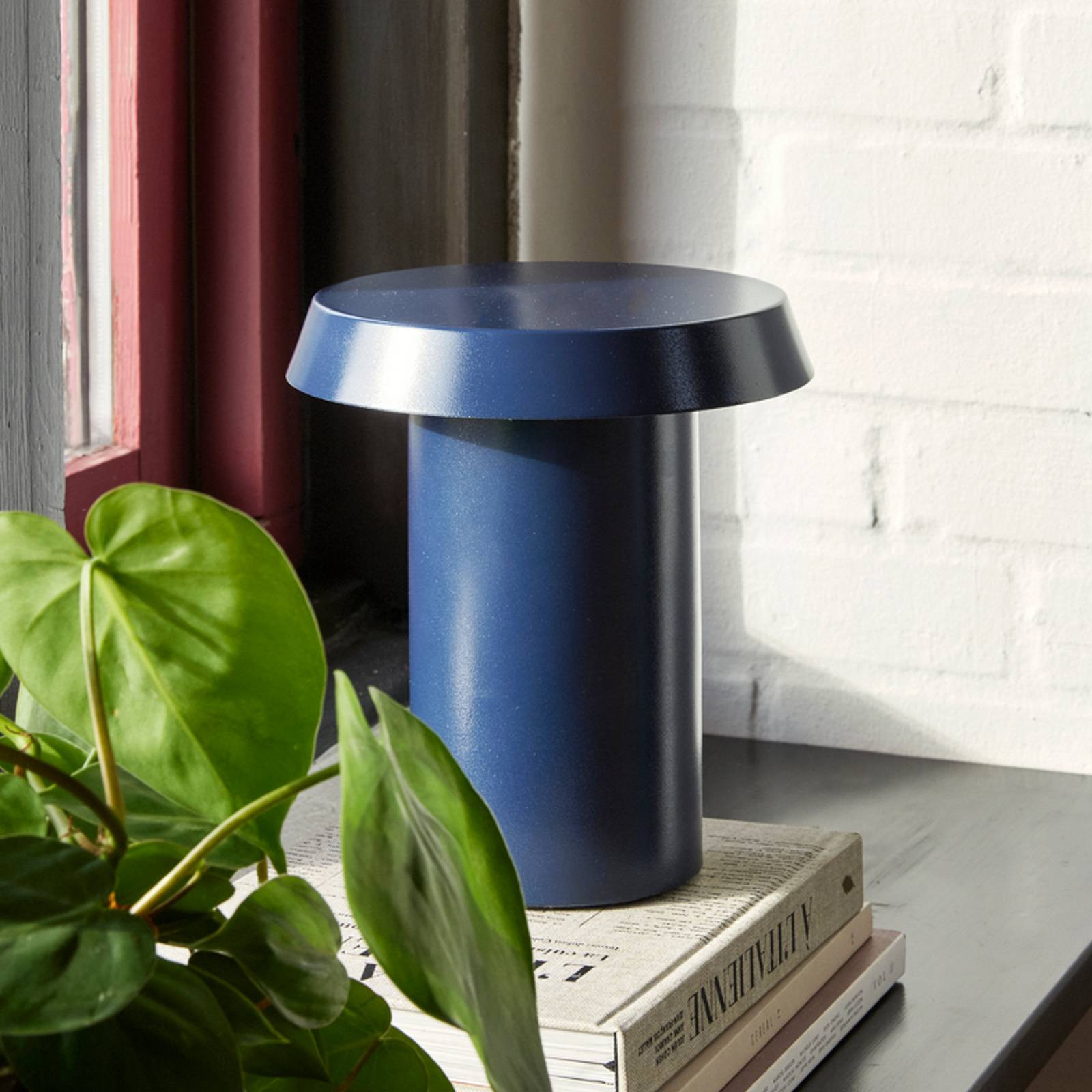 HÜBSCH LED stolová lampa Keen, tmavomodrá, železo