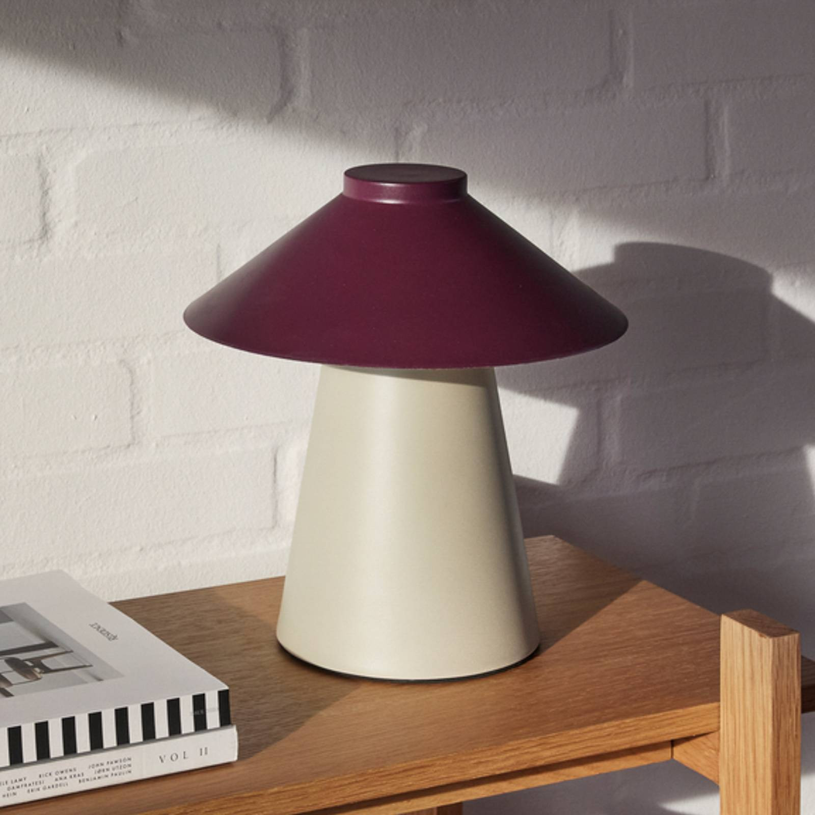 HÜBSCH Stolná lampa Chipper, biela, vínová červená, železo