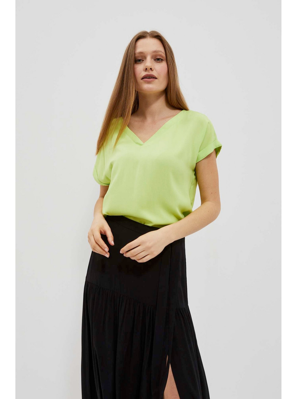 Zelené tričko s výstrihom do V Moodo