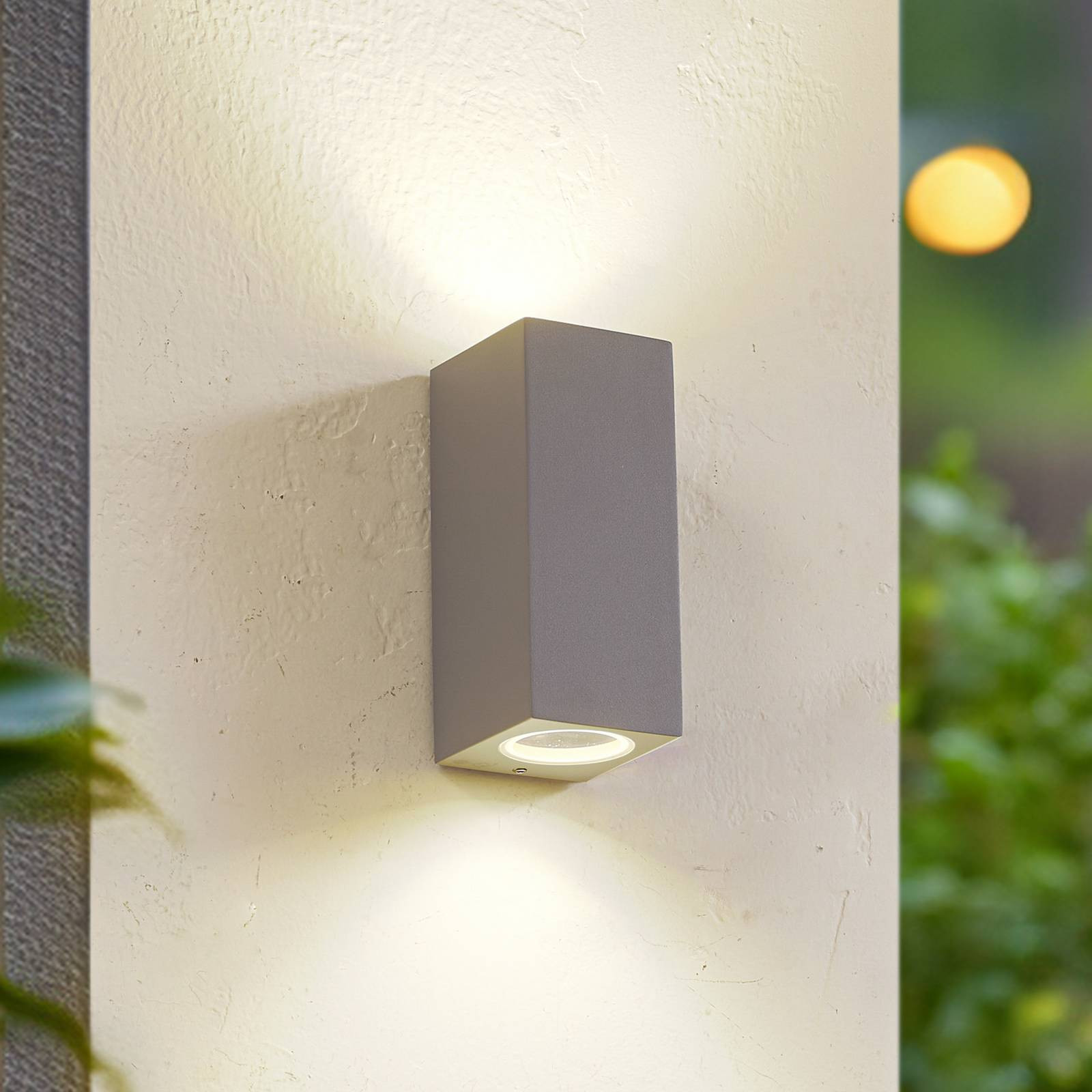 Vonkajšie nástenné svietidlo Lucande Xava, hore/dole, sivé, 2 svetlá, GU10