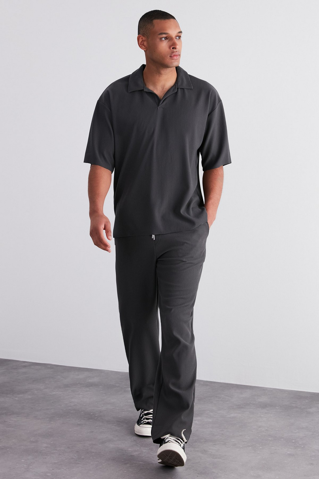 Trendyol Limited Edition Smoke Oversize/Wide Textured Wrinkle-Free Ottoman Polo Neck T-Shirt