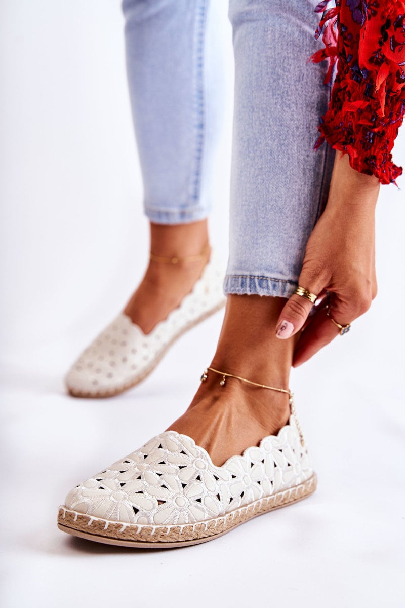 PE1 Dámske bielé kvetinové slip-on baleríny Vennice