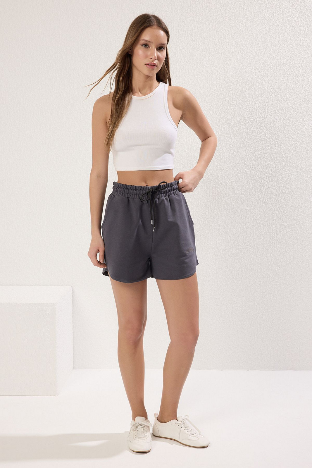 Trendyol Anthracite Embroidered Straight Short Shorts & Bermuda