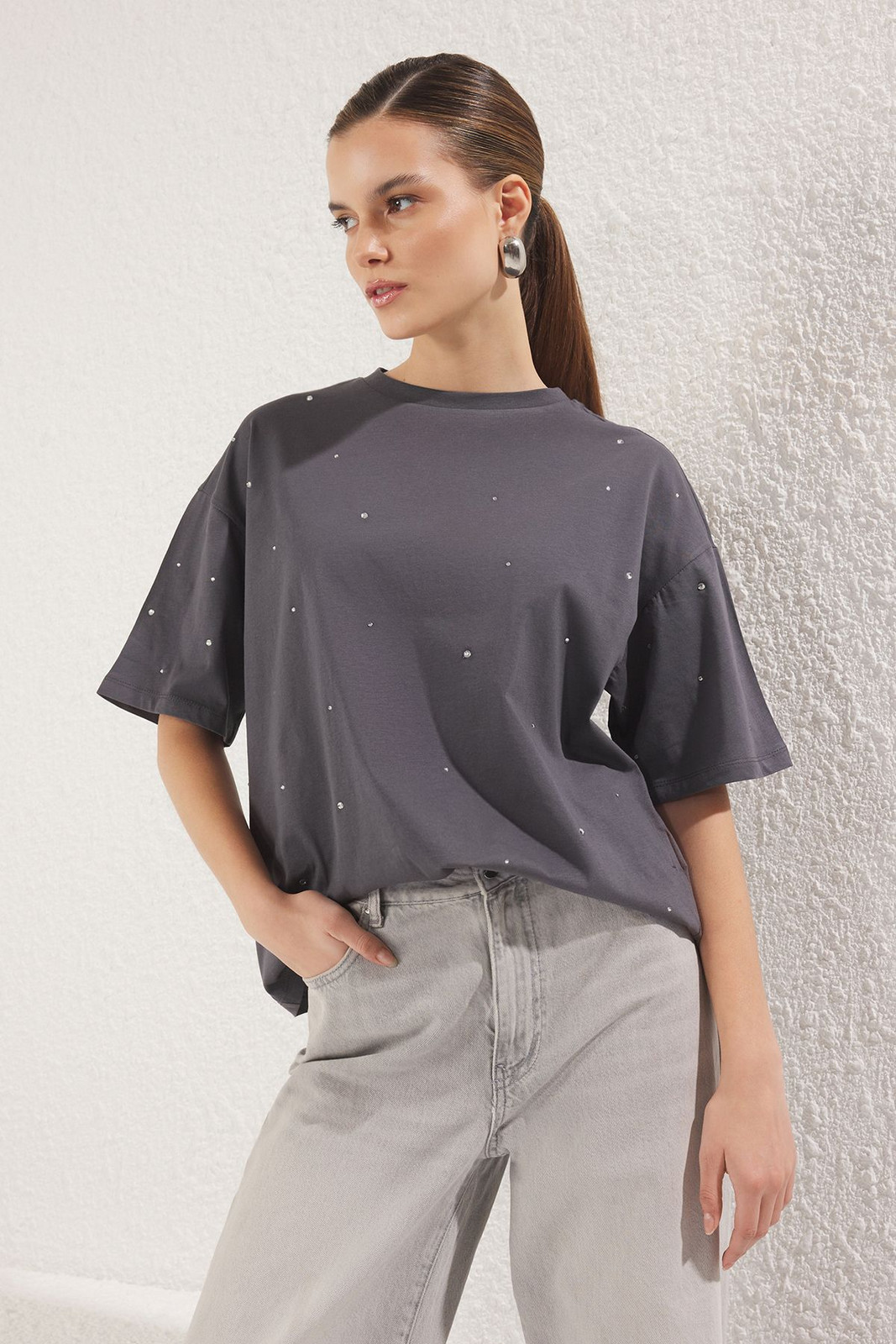 Trendyol Anthracite 100% Cotton Stone Detail Relaxed/Wide Comfortable Cut Crew Neck Knitted T-Shirt