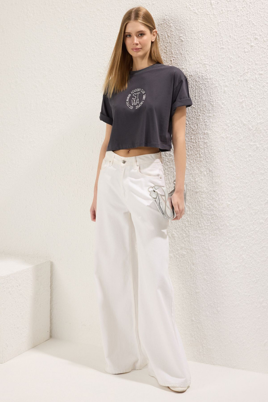 Trendyol Anthracite 100% Cotton Embroidered Crop Crew Neck Knitted T-Shirt