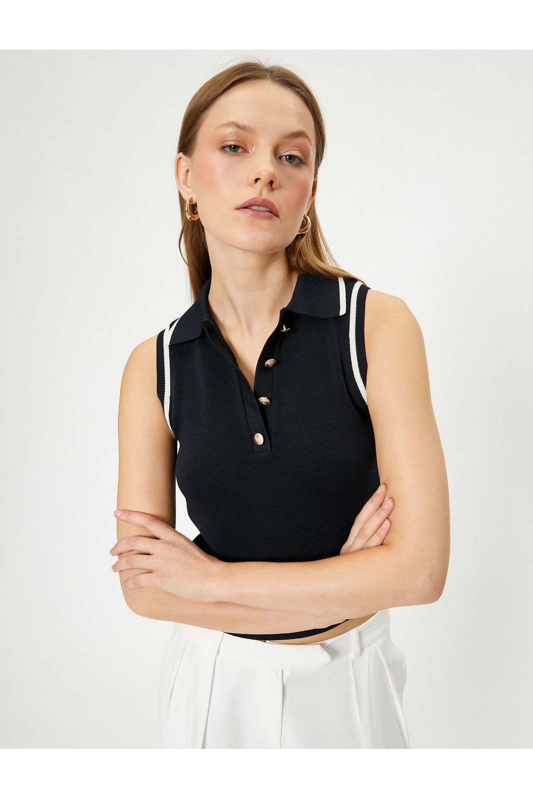 Koton Color Contrast Detailed Gold Buttoned Polo Collar Sleeveless Knit Top