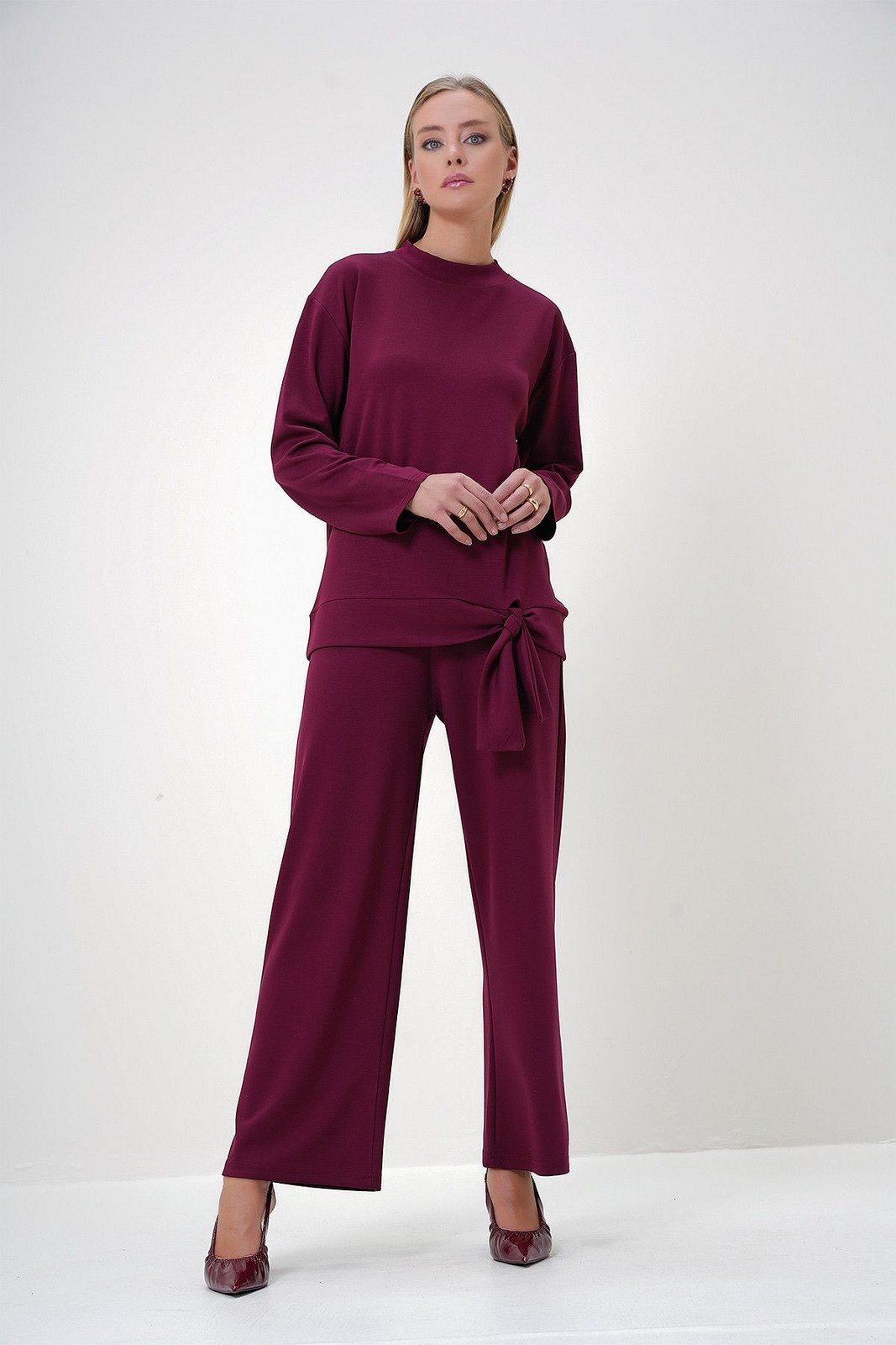 Trend Alaçatı Stili Women's Claret Red Crew Neck Lacing Detailed Modal Fabric Long Blouse and Trouser Set