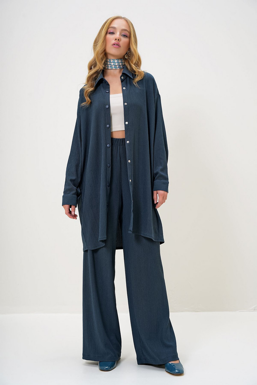 Trend Alaçatı Stili Women's Petrol Shirt Collar Front Buttoned Crepe Shirt and Trouser Set