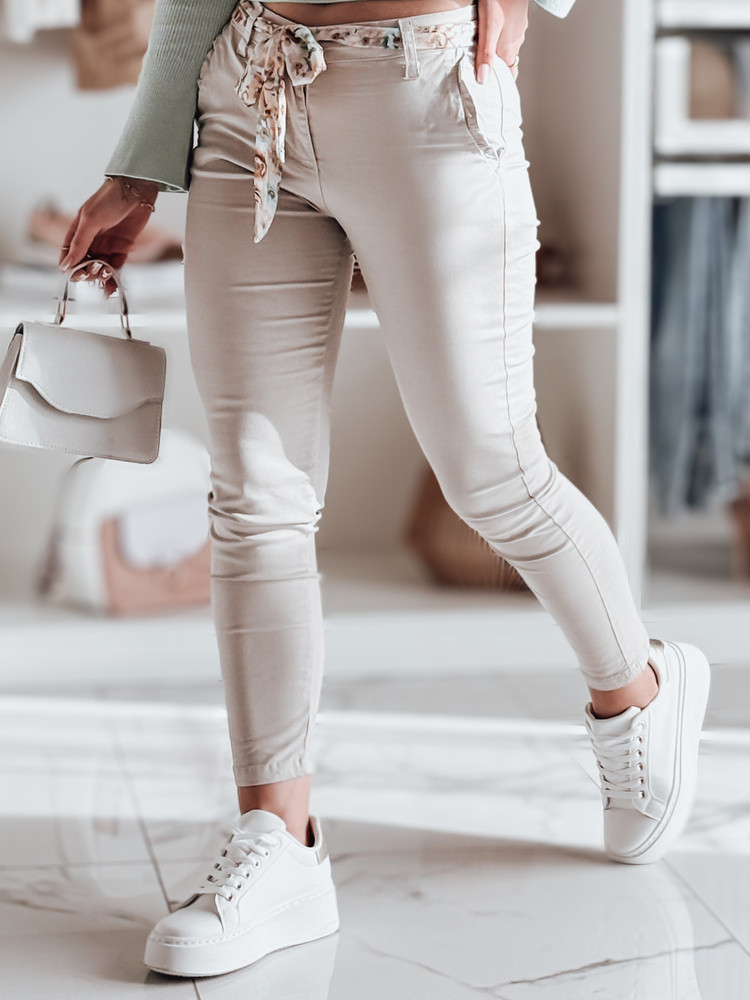 Spodnie damskie materiałowe chinosy z paskiem ROSSALI jasnobeżowe Dstreet