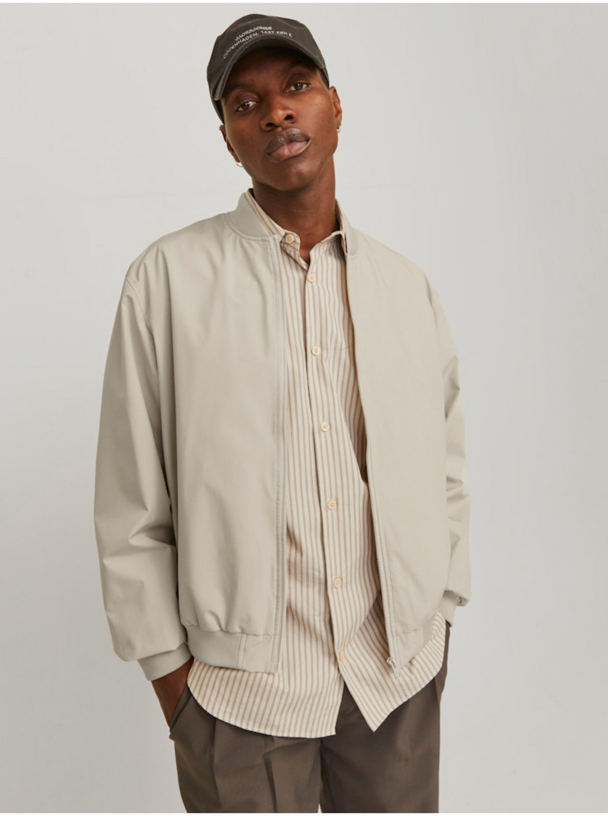 Béžový pánsky bomber Jack & Jones JJECHARGE