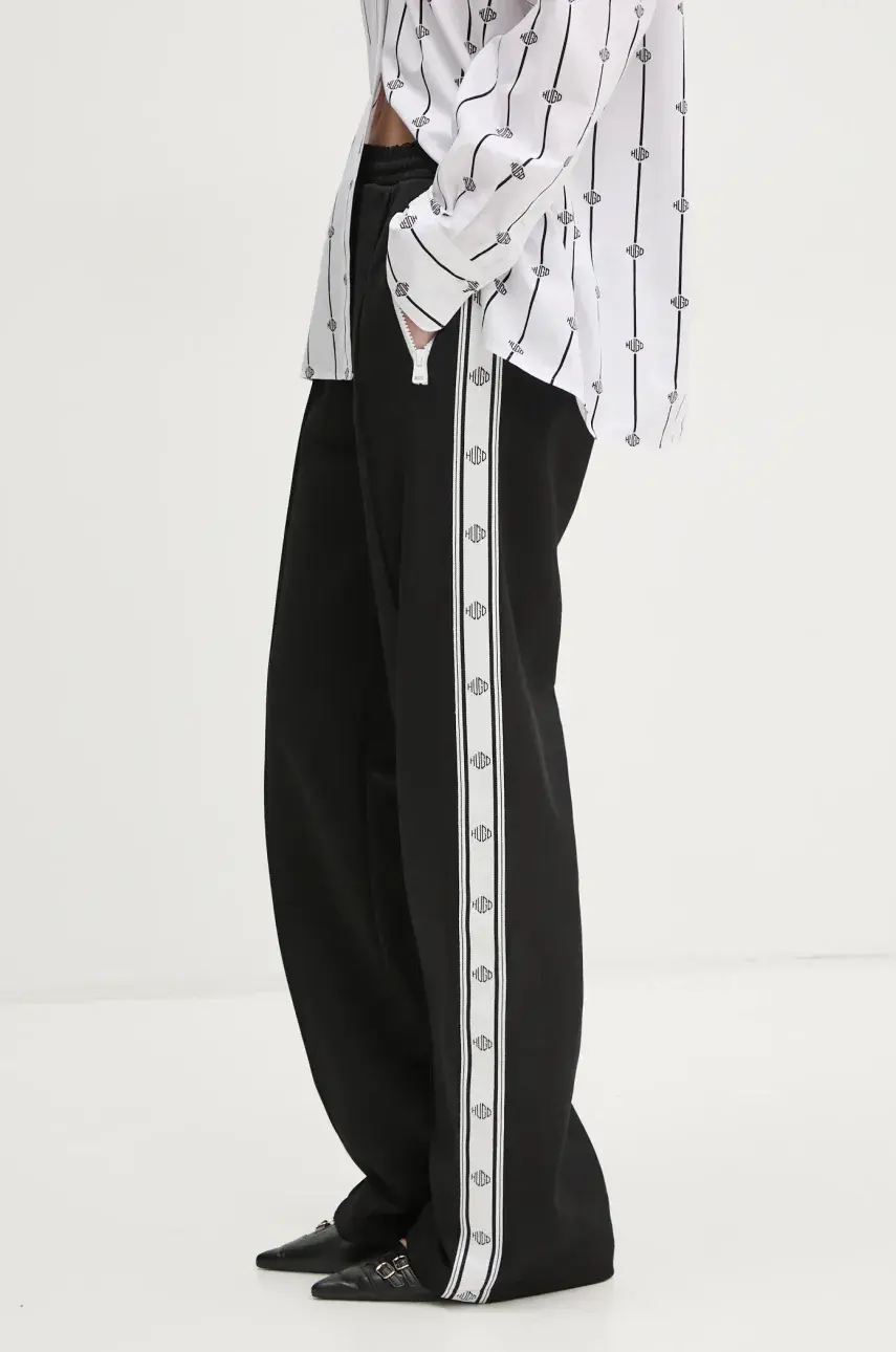 Tepláky HUGO dámske, čierna farba, s nášivkou, 50536942