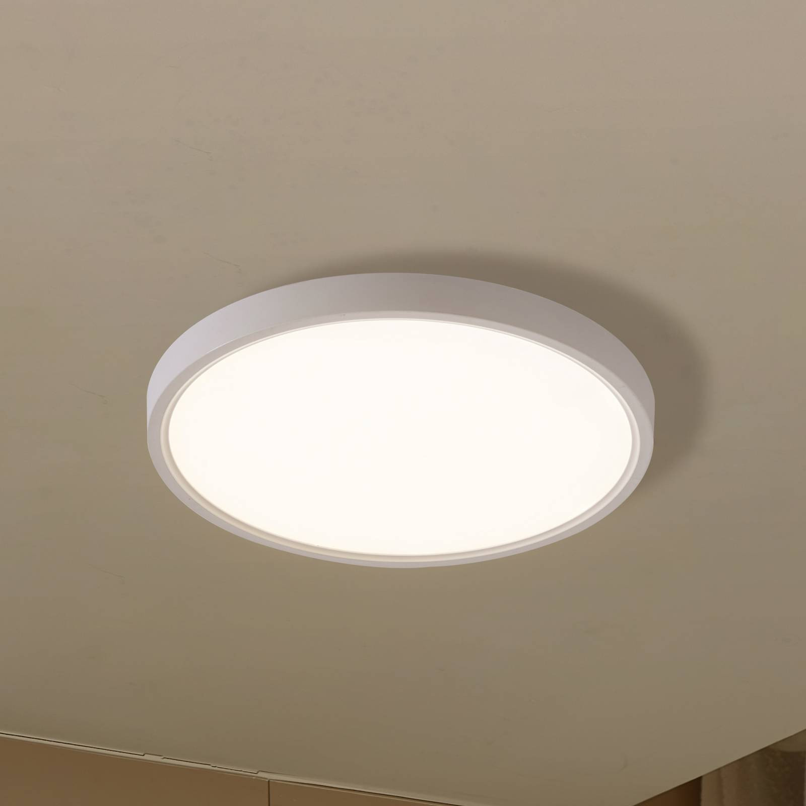 Lindby smart LED stropné svietidlo Deika, Ø 30 cm, biela, Tuya