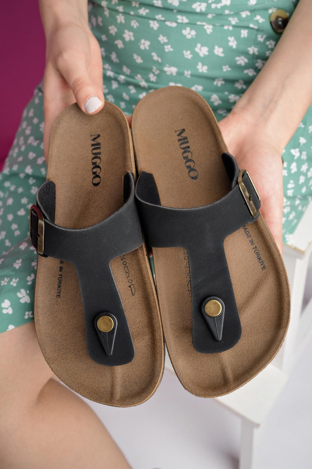 MUGGO Gias Women's Guaranteed Daily Orthopedic Non-Slip Sole Comfortable Flip-flops