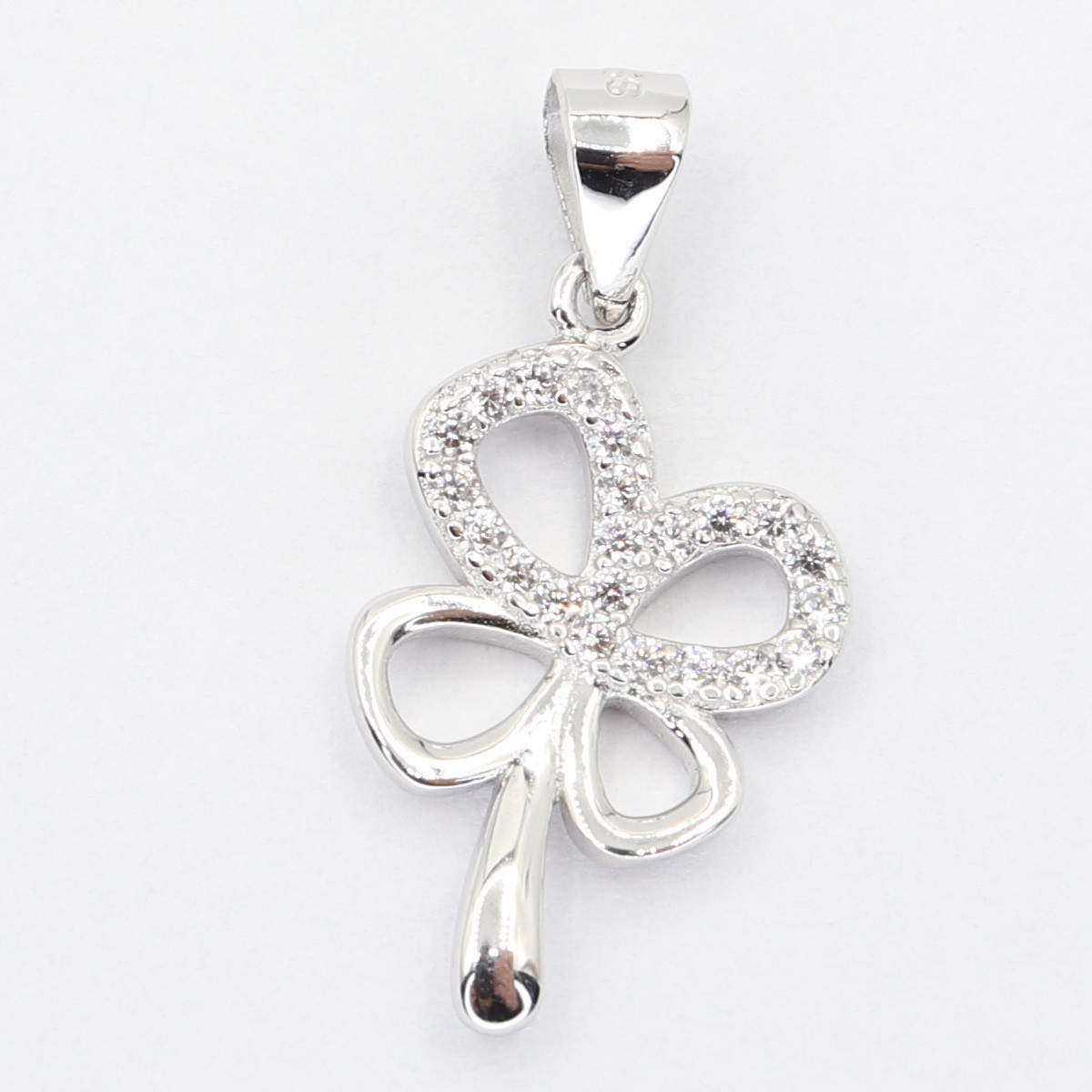 Strieborný prívesok 113259