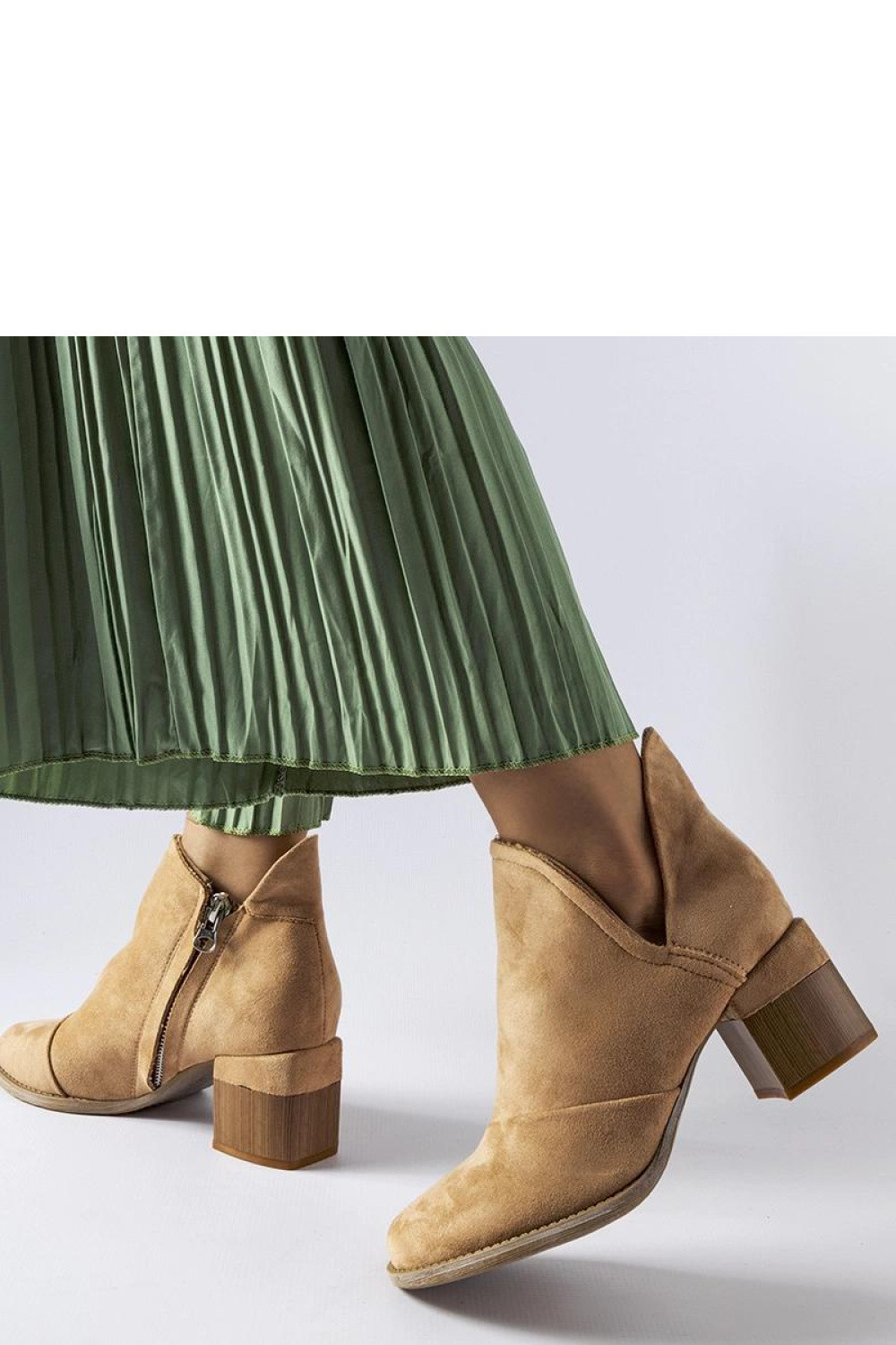 Topánky na podpätku model 204771 Solea 37