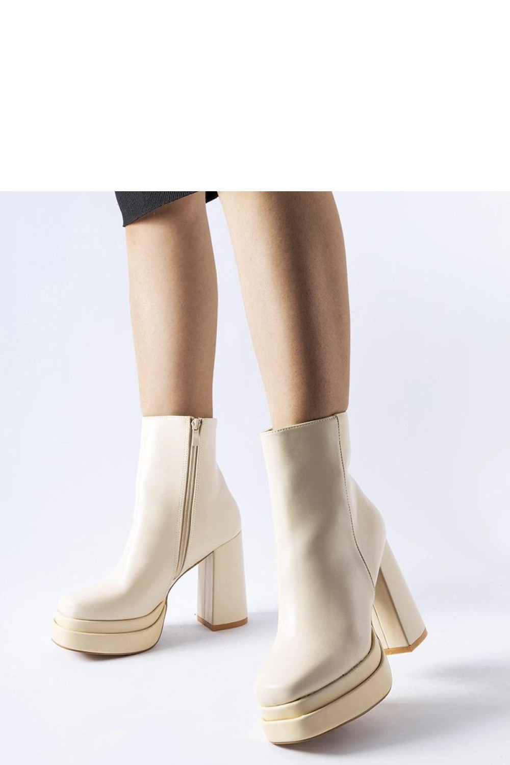Topánky na podpätku model 204728 Solea 38