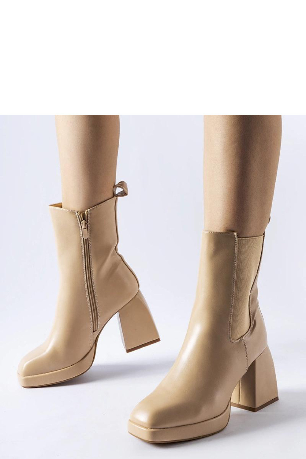 Topánky na podpätku model 204731 Solea 39
