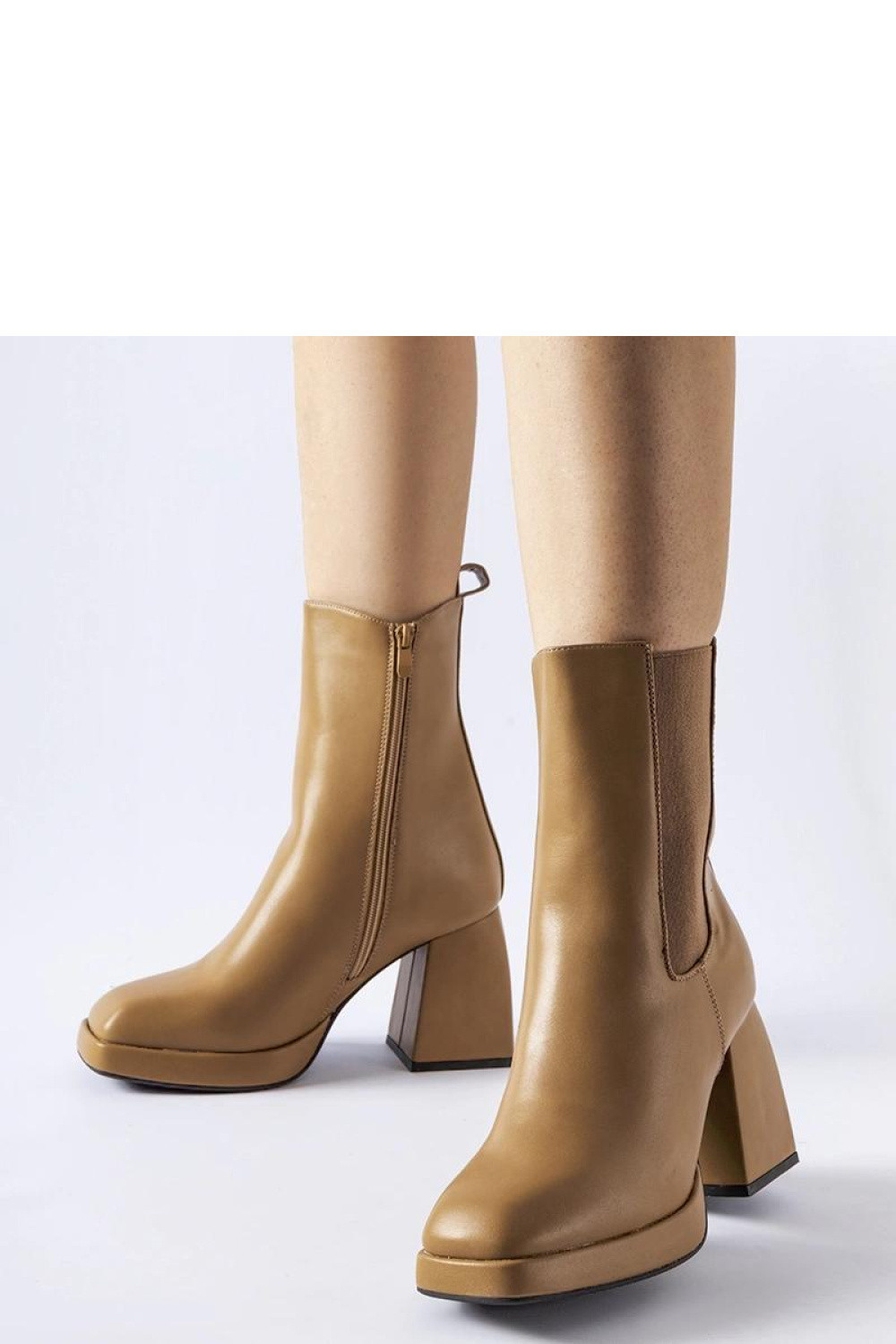 Topánky na podpätku model 204732 Solea 36