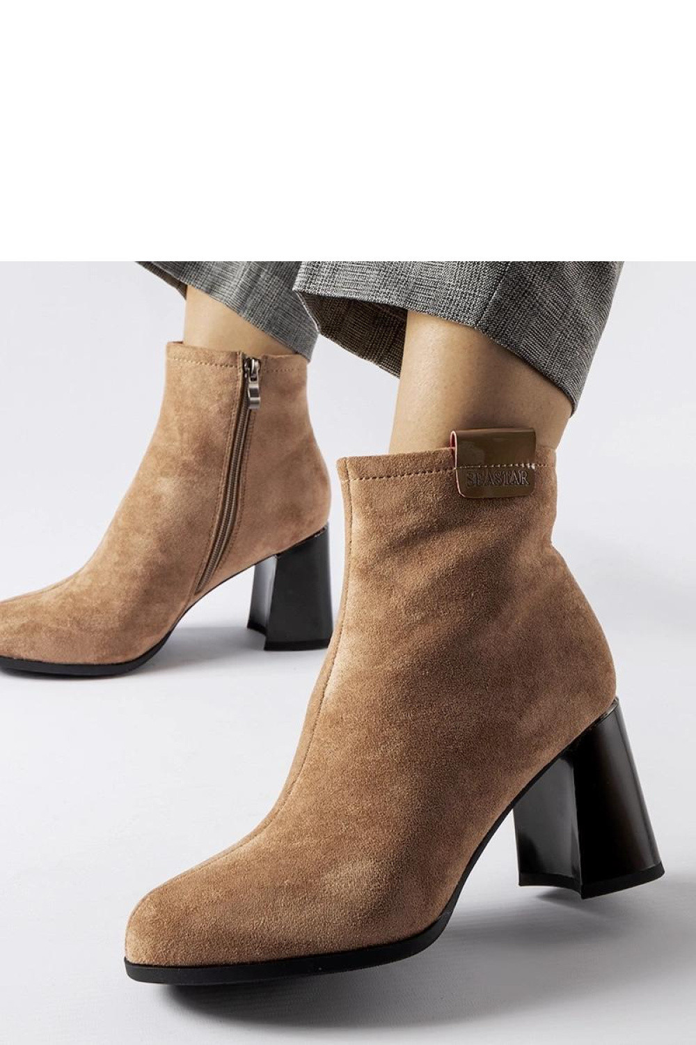 Topánky na podpätku model 205851 Solea 37