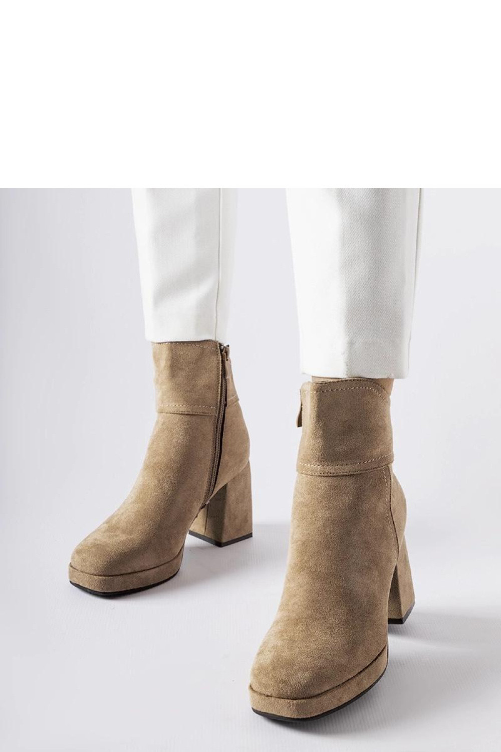 Topánky na podpätku model 205870 Solea 36