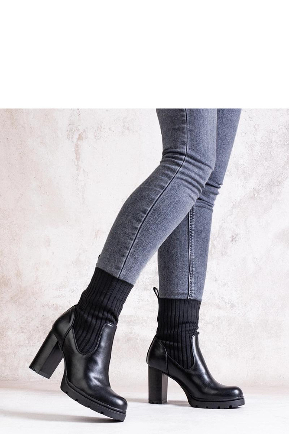 Topánky na podpätku model 205811 Solea 36