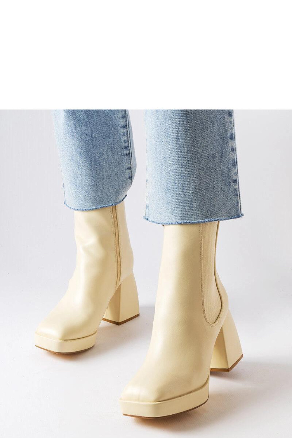 Topánky na podpätku model 207760 Solea 36