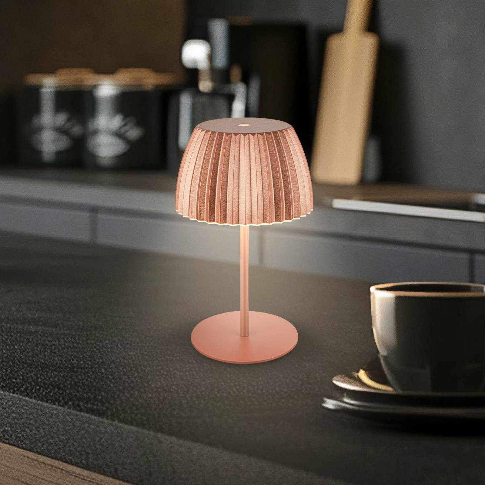 LED dobíjacia stolová lampa Brilo unplugged Riffle, medená farba