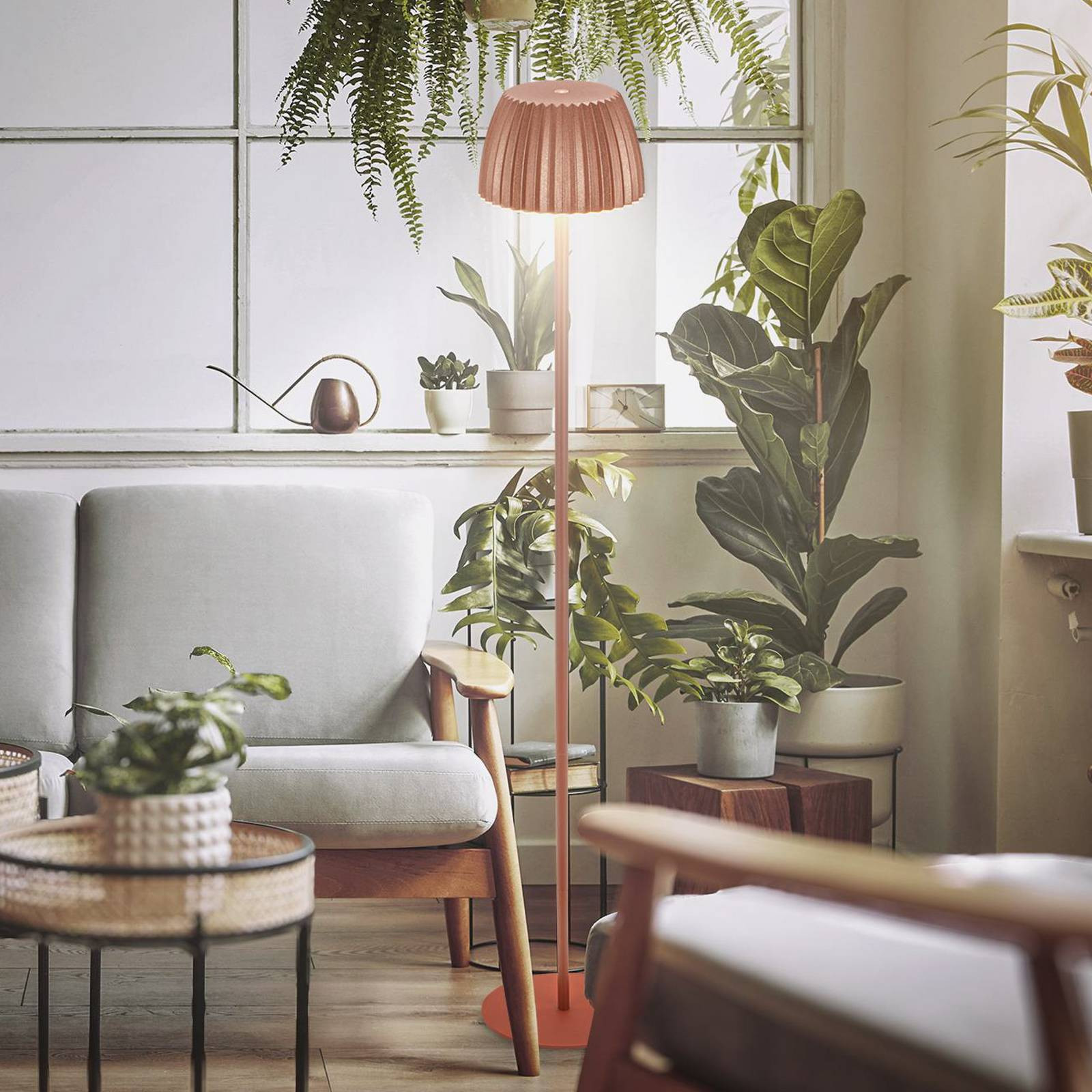 LED dobíjacia stojacia lampa Brilo unplugged Riffle, medená farba