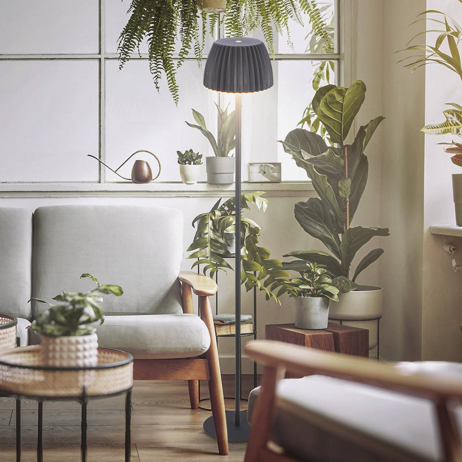 LED dobíjacia stojacia lampa Brilo unplugged Riffle, antracitová