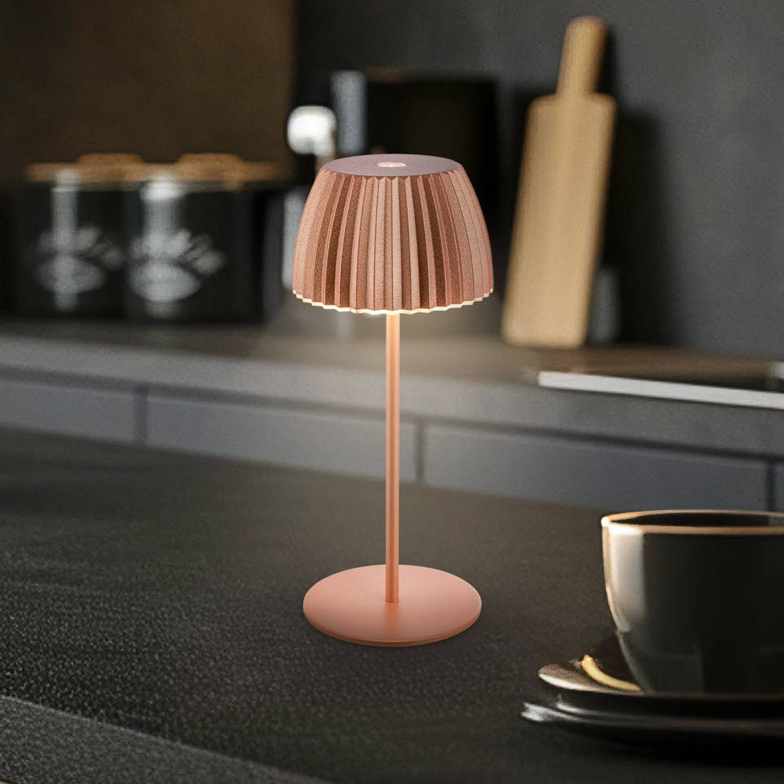 LED dobíjacia mini stolná lampa Brilo odpojená od siete Riffle, meď